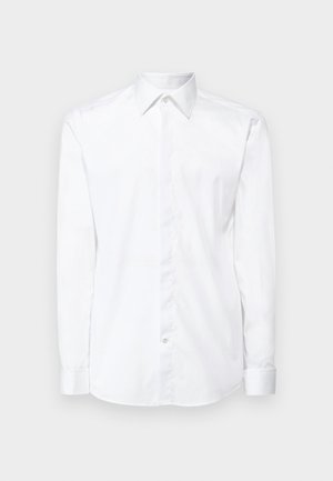 Hvid langærmet skjorte lavet af glat stof, med klassisk krave, frontlukning med knapper og pænt opkrøllede ærmer.