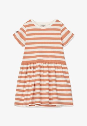 Stripet kjole med korte ærmer, med skiftevis bløde fersken- og hvide striber, rund halsudskæring og et rynket skørt. Bomuldsstof.