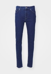 Ciemnoniebieskie dżinsy o dopasowanym kroju, z pięcioma kieszeniami, zapinane na guzik, z wyraźnymi przeszyciami. Tkanina wygląda na wytrzymałą o gładkiej fakturze.