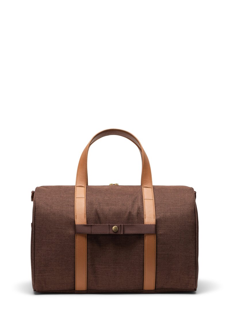 Comment porter un sac fourre-tout en cuir marron (285 tenues et looks