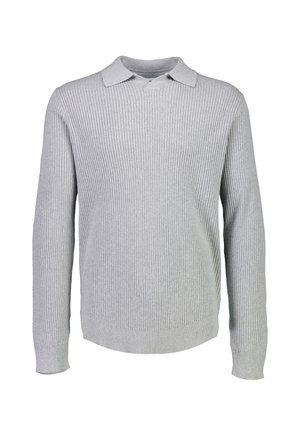 Jasnoszary prążkowany sweter z długimi rękawami i kołnierzykiem w stylu polo, pokazany na białym tle.