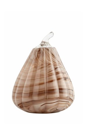 Brun og beige stribet glaspumpe med en klar glasstilk mod en hvid baggrund.