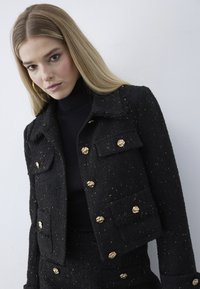 Anna Field Skraistė  - black