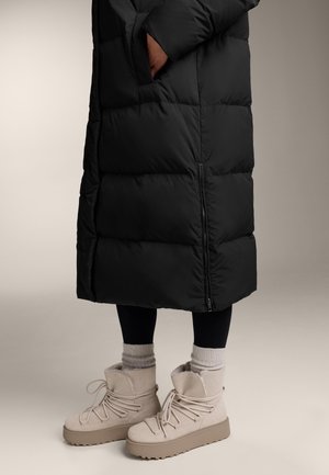 OYSHO Zimní obuv - white