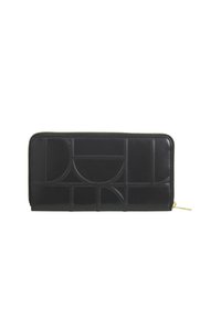 Portefeuille en cuir noir avec un design géométrique en relief, fermeture éclair en or et texture lisse. Forme rectangulaire avec des accents contrastants.