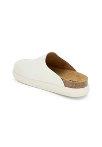 Chaussure blanche à enfiler avec un dessus lisse et une semelle en liège. Elle possède un bout arrondi et un talon légèrement surélevé pour plus de confort.