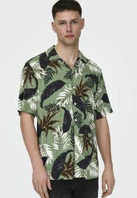 Only & Sons NORMAL GESCHNITTEN RESORT KRAGEN - Camisa - hedge green