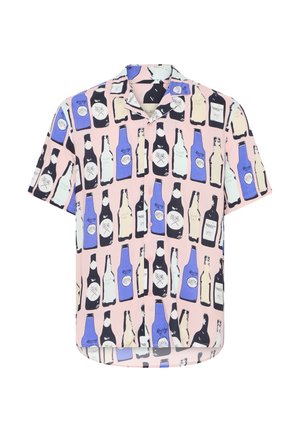 Camisa rosa de manga corta con cierre de botones en la parte delantera, con un patrón repetido de botellas azules, negras, blancas y beige.