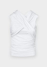 Top sin mangas blanco con un diseño de frente retorcido, textura fruncida y una tela suave y elástica.