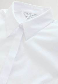 REGULAR FIT - STRETCH ESSENTIAL LONG SLEEVE  - Bluza s gumbima - white