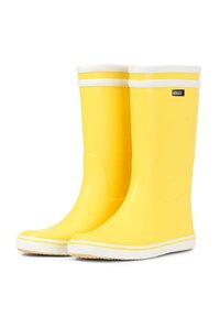 Bottes de pluie en caoutchouc jaunes avec des accents blancs en haut et à la base, présentant une texture lisse et un design à bout arrondi. Logo de la marque visible.