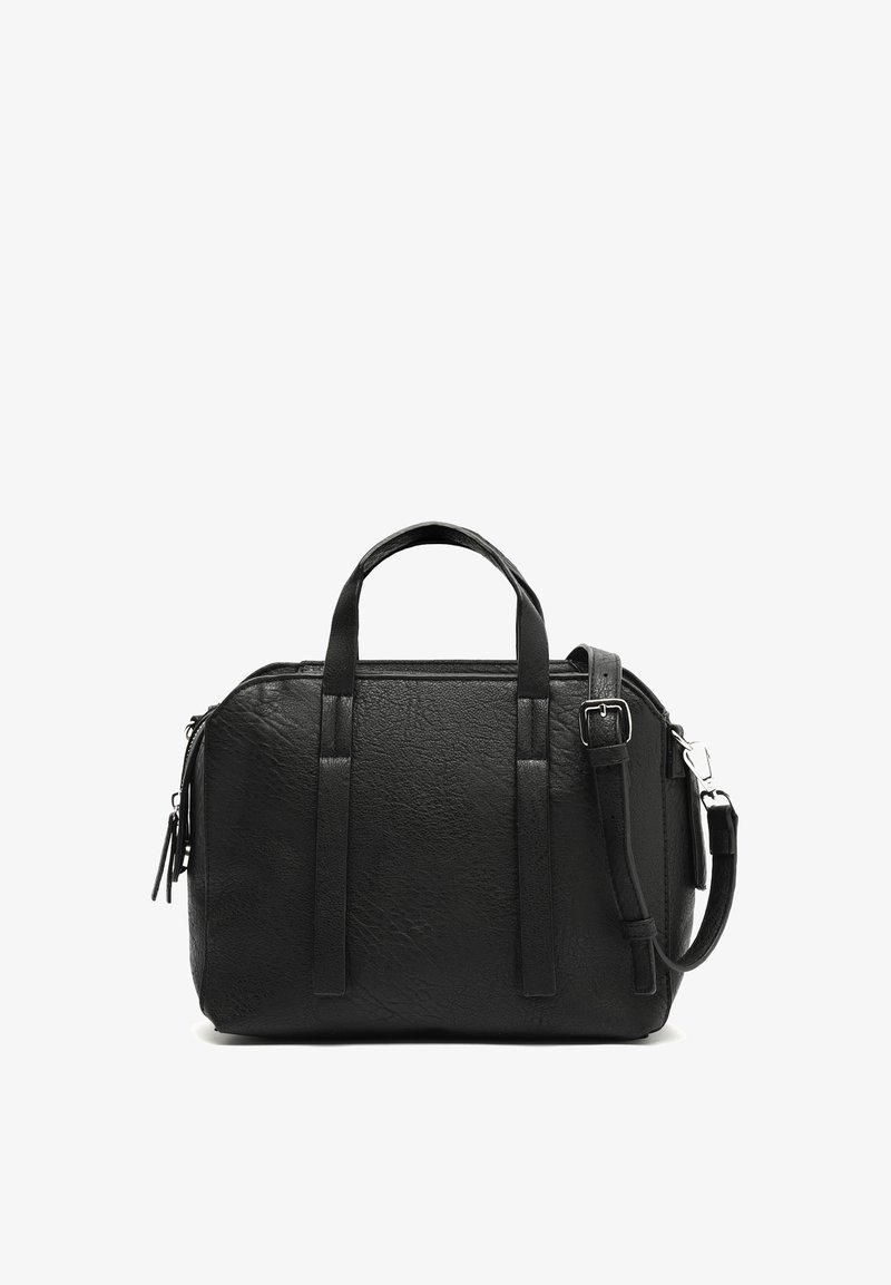 Czarna torebka wykonana z fakturowanej sztucznej skóry, z podwójnymi uchwytami u góry, odpinanym paskiem na ramię i zapięciem na zamek.