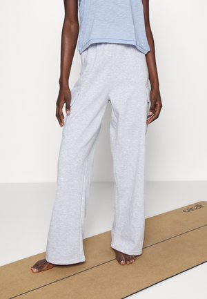 LIFESTYLE CARGO WIDE LEG TRACK PANT - Tracksuit bottoms - cloudy grey marle