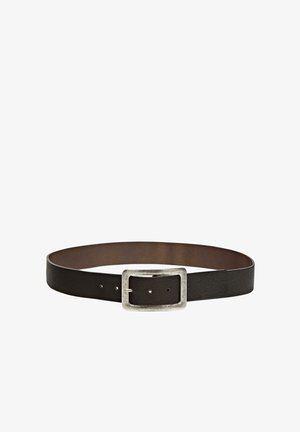 Schwarzer Ledergürtel mit einer strukturierten silbernen Metallschnalle, ausgestattet mit fünf Einstelllöchern und glatten Kanten.