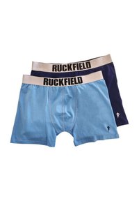 Deux paires de boxers Ruckfield : l'une en bleu clair et l'autre en marine, avec un tissu doux, une taille élastique et de petits accents de logo.