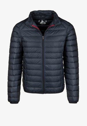 Doudoune navy avec design matelassé, col montant et fermeture éclair à l'avant. Présente des accents rouges le long du col pour le contraste. Matériau léger.