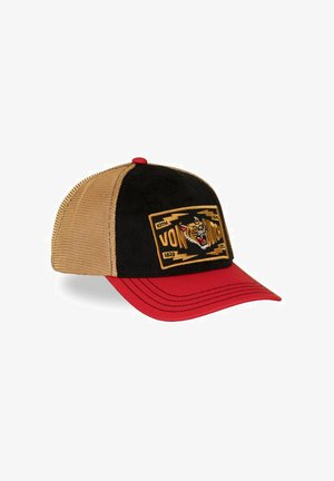 Casquette de camionneur noire et marron avec une visière rouge, arborant un patch brodé avec un logo de tigre. Dos en mesh pour une meilleure ventilation. Silhouette structurée.