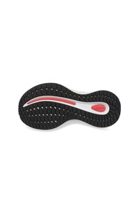 Suela de zapato de goma negra con un patrón de relieve texturizado, que presenta acentos en blanco y rojo a lo largo del costado y un logo visible en el talón.