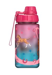 Rosa Wasserflasche aus Kunststoff mit Schraubdeckel, die Pferdeillustrationen, Hufeisen und Blumenmuster auf einem gradienten blauen Hintergrund zeigt.