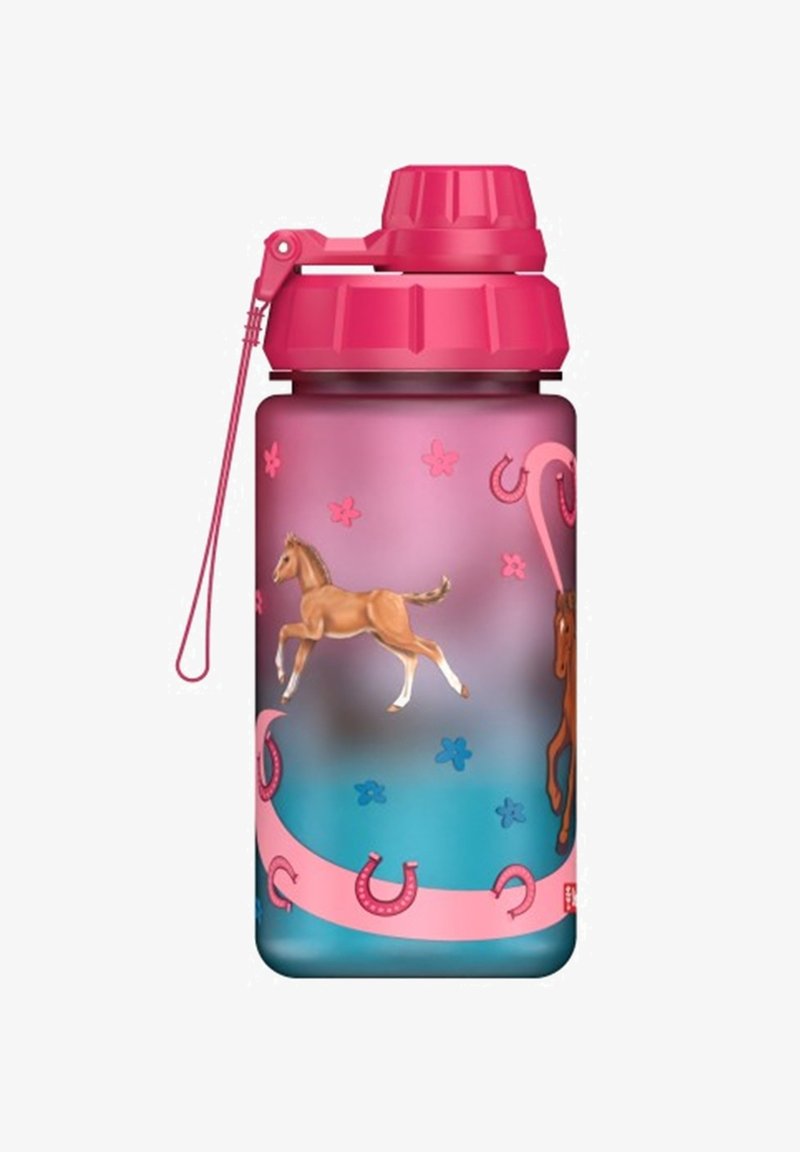 Rosa Wasserflasche aus Kunststoff mit Schraubdeckel, die Pferdeillustrationen, Hufeisen und Blumenmuster auf einem gradienten blauen Hintergrund zeigt.