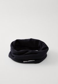 Juodas audinio galvos juostas su minkšta tekstūra, kuriame matomas baltas "SALOMON" logotipas. Sukurtas kilpinės formos, lengvam dėvėjimui.