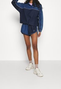 adidas Originals Farkkushortsit - blue