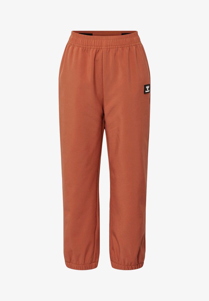 Roodbruine joggingsbroek met een elastische waistband en elastische boorden, voorzien van een klein zwart logo label op de linker dij. Soepele textuur.