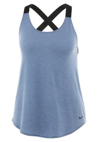 Sininen urheilu-toppi, jossa on sileä pinta, mustat ristikkäiset hihnat, pyöristetty helma ja pieni Nike-logo sivussa.