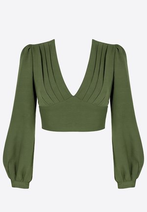 Top corto verde oliva con scollo a V profondo, maniche lunghe a palloncino e sottili pieghe verticali sul corpetto. Tessuto dalla texture liscia.