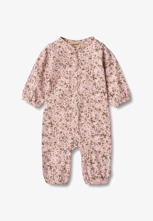 Różowy kombinezon niemowlęcy z długimi rękawami, zatrzaskami z przodu, elastycznymi mankietami oraz małym kwiatowym wzorem w kolorach zielonym, białym i fioletowym.