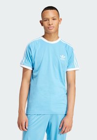 adidas Originals - CLASSICS 3-STRIPES - Print T-shirt - semi blue burst Thumbnail Image 1