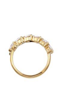 Bague en or ornée d'une rangée de pierres précieuses ovales transparentes montées en griffes. Anneau lisse et poli sans embellissements supplémentaires.
