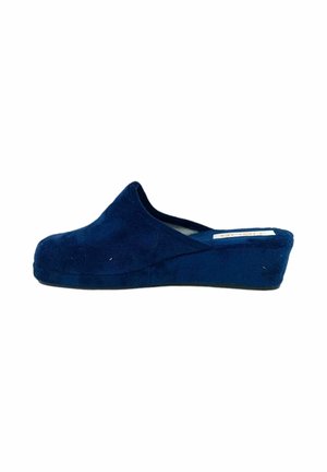 Zoccoli imbottiti di colore blu navy, realizzati in morbido suede, con punta arrotondata e una leggera soletta a cuneo per il massimo comfort.