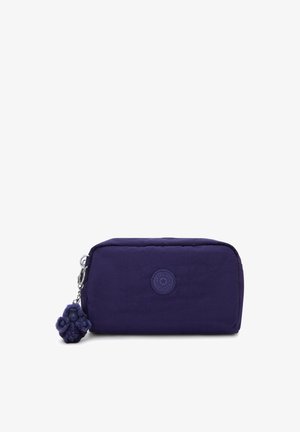 Pochette rettangolare di un viola scuro con zip superiore e un portachiavi a forma di scimmietta in peluche abbinato attaccato sul lato sinistro.