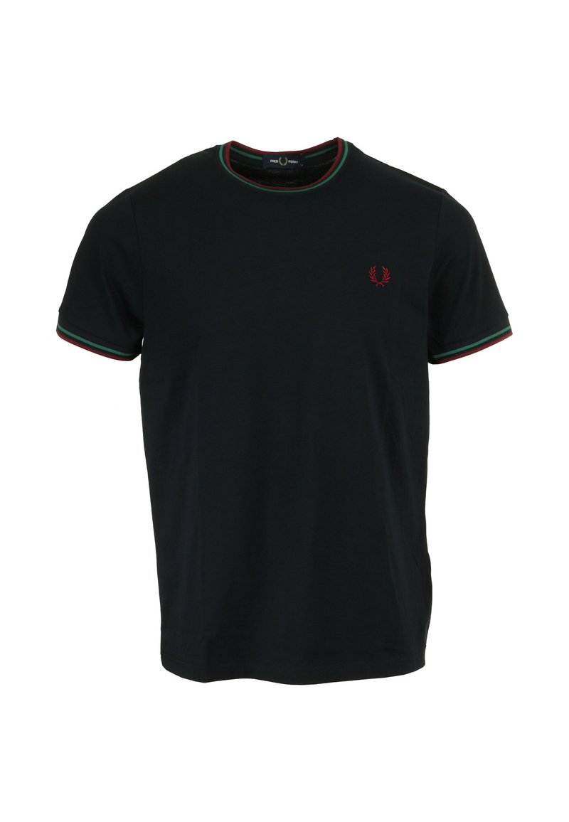 Maglietta nera in cotone con scollatura rotonda, con accentuazioni verdi e rosse sul colletto e sulle maniche, e un logo rosso sul petto.