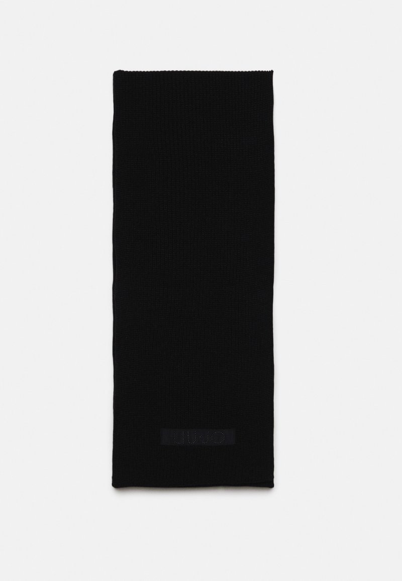 Écharpe rectangulaire noire en maille avec une étiquette discrète "LIU JO" près d'une extrémité sur fond blanc.