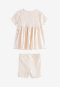 Next SET - Shortsit - blush pink