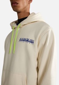 Napapijri B-NENY H - Jersey con capucha - white whisper