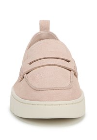 Botte en daim rose clair à enfiler avec un bout rond, des accents de double couture et une semelle en caoutchouc blanche contrastante. Dispose d'une languette à l'arrière.