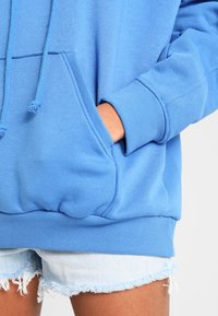 Weekday Felpa con cappuccio - blue