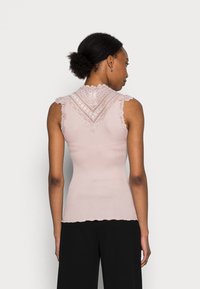 Rosemunde Top - vintage powder
