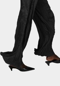 Marks & Spencer WIDE  czarny