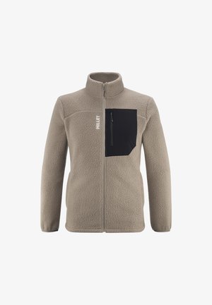Beige Fleecejacke mit durchgehendem Reißverschluss, hohem Kragen und einer schwarzen Reißverschlusstasche auf der linken Seite, versehen mit einem weißen "MILLET"-Logo.