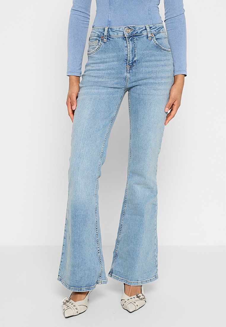 BDG Urban Outfitters Flared Jeans blauw
