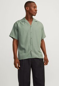 Jack & Jones - JPRCCAARON RESORT - Skjorte - green Miniatyrbilde 1