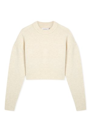 Krótkie sweter w jasnym beżu, wykonany z miękkiego materiału dzianinowego, z okrągłym dekoltem i długimi, lekko oversize'owymi rękawami.