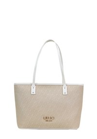 Beige tygväska med vita läderremmar, med ett diskret logomönster och glänsande guldfärgade "LIU-JO"-bokstäver på framsidan.