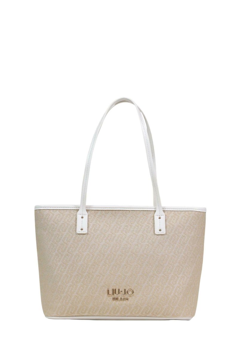Beige tygväska med vita läderremmar, med ett diskret logomönster och glänsande guldfärgade "LIU-JO"-bokstäver på framsidan.