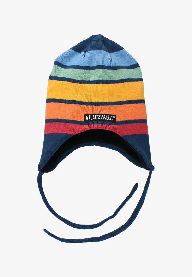 Neulottu hattu, jossa on sinisiä, vihreitä, keltaisia, oransseja ja punaisia vaakaraitoja. Varustettu korvaläpillä ja säädettävillä nauhoilla. Merkkilogo edessä.