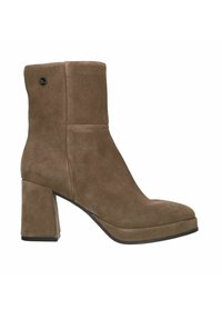 Bottines en suède marron avec un talon carré épais, un bout rond et un subtil détail de surpiqûre sur le côté. Présente un accent logo sur le côté.
